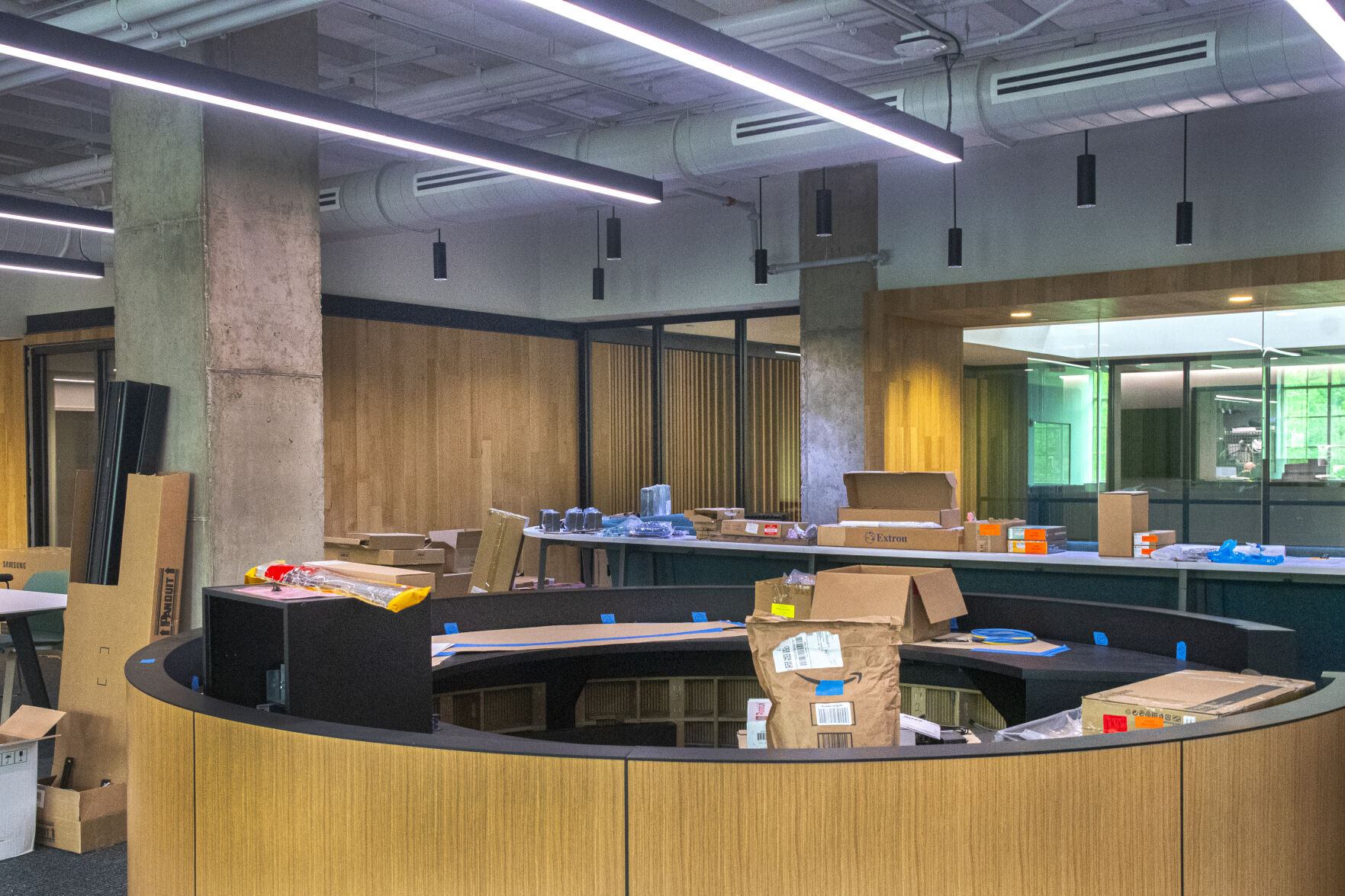 Willard Media Center, Commons Desk